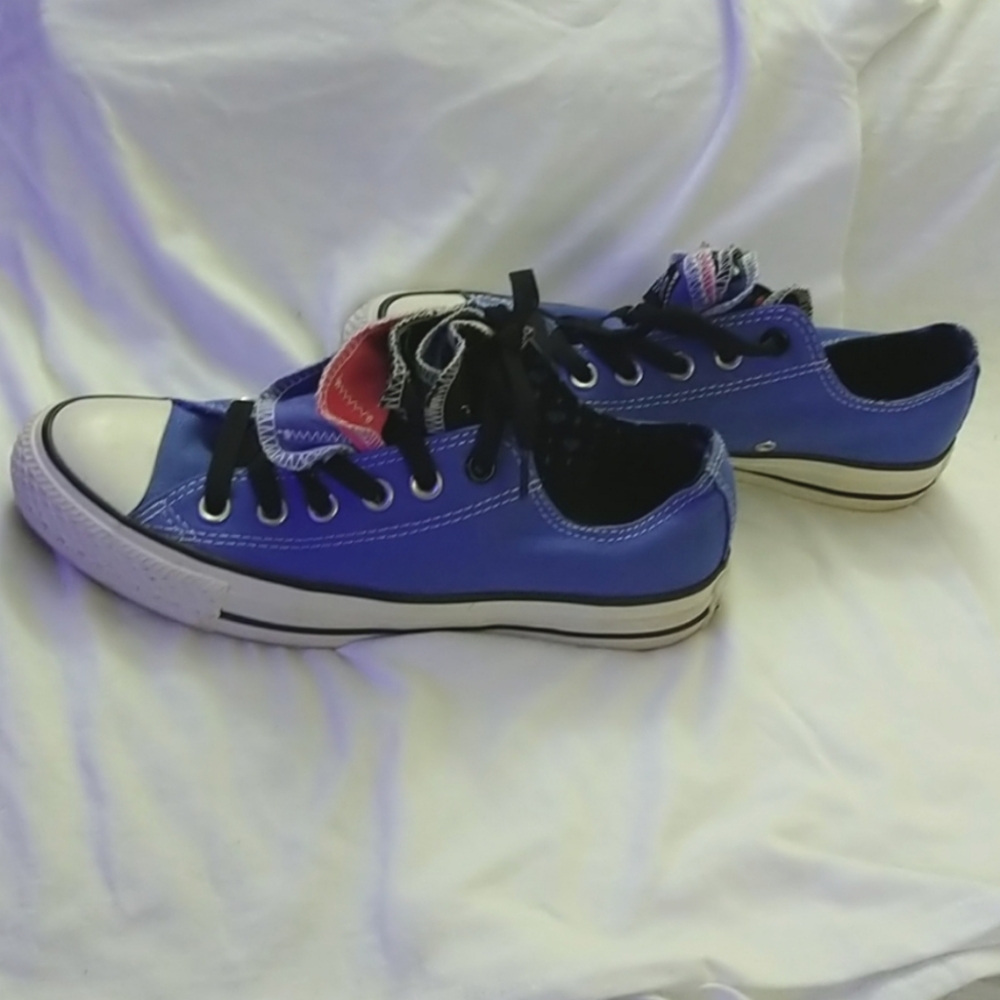 Purple 5 tongue low top converse
